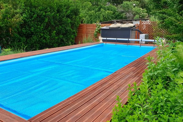 Bâche d'hivernage pour piscine : à quoi ça sert ?