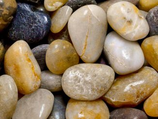 a close up of a bunch of rocks